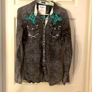 Destined to ROAR western embellished women’s shirt size M